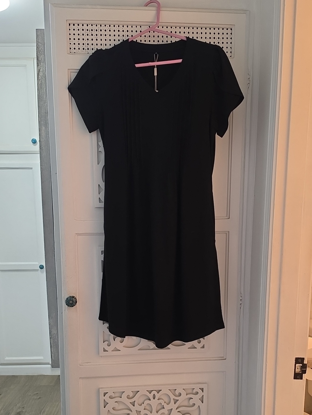 Classic Black Short-Sleeve Dress With Pockets